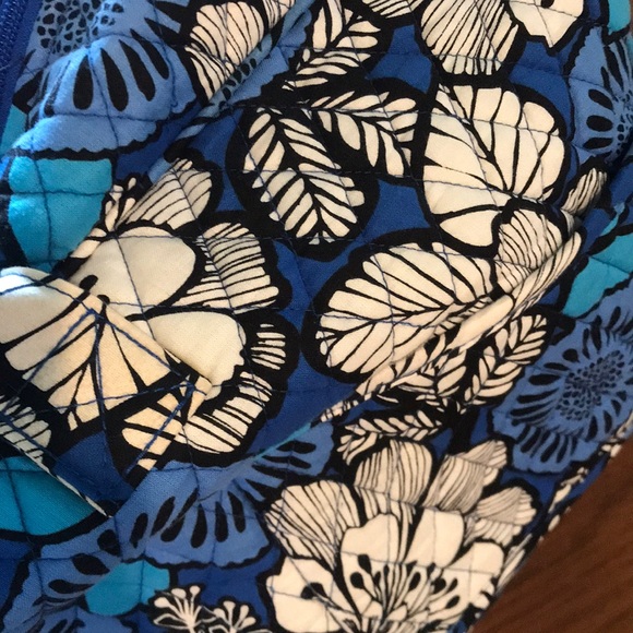 Vera Bradley weekend bag, duffel bag, travel bag🗺 - Picture 8 of 8